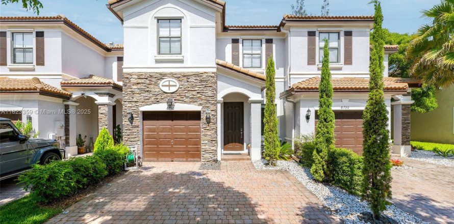 Townhouse in Doral, Florida 4 bedrooms, 171.87 sq.m. № 1788892