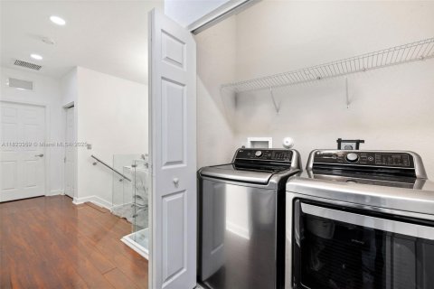 Townhouse in Doral, Florida 4 bedrooms, 171.87 sq.m. № 1788892 - photo 20