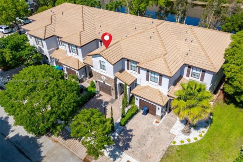 Townhouse in Doral, Florida 4 bedrooms, 171.87 sq.m. № 1788892 - photo 4