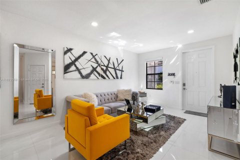 Townhouse in Doral, Florida 4 bedrooms, 171.87 sq.m. № 1788892 - photo 8