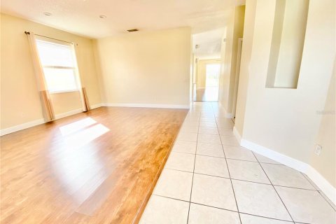 House in Orlando, Florida 4 bedrooms, 235.69 sq.m. № 2236726 - photo 7