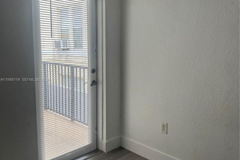 Apartamento en alquiler en Miami, Florida, 1 dormitorio, 83.61 m2 № 2051237 - foto 14