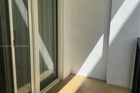 Apartamento en alquiler en Miami, Florida, 1 dormitorio, 83.61 m2 № 2051237 - foto 11