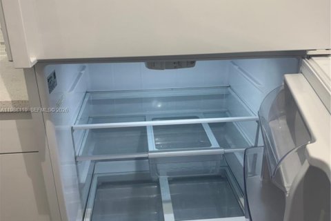 Apartamento en alquiler en Miami, Florida, 1 dormitorio, 83.61 m2 № 2051237 - foto 4