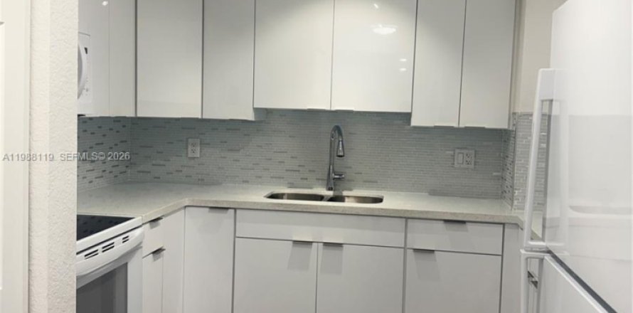 Apartamento en Miami, Florida 1 dormitorio, 83.61 m2 № 2051237