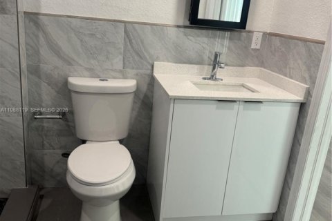 Apartamento en alquiler en Miami, Florida, 1 dormitorio, 83.61 m2 № 2051237 - foto 15