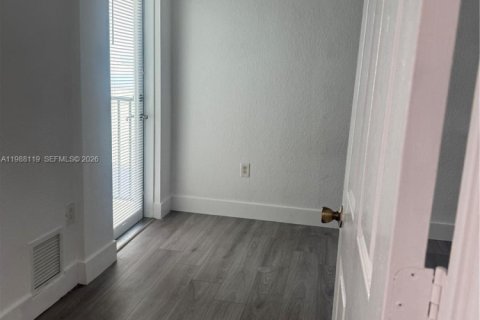 Apartamento en alquiler en Miami, Florida, 1 dormitorio, 83.61 m2 № 2051237 - foto 16