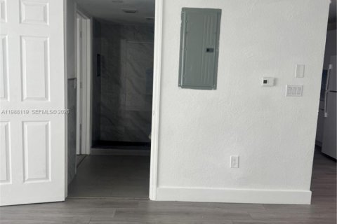 Apartamento en alquiler en Miami, Florida, 1 dormitorio, 83.61 m2 № 2051237 - foto 13
