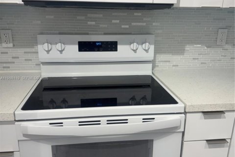 Apartamento en alquiler en Miami, Florida, 1 dormitorio, 83.61 m2 № 2051237 - foto 6