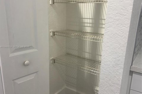 Apartamento en alquiler en Miami, Florida, 1 dormitorio, 83.61 m2 № 2051237 - foto 7