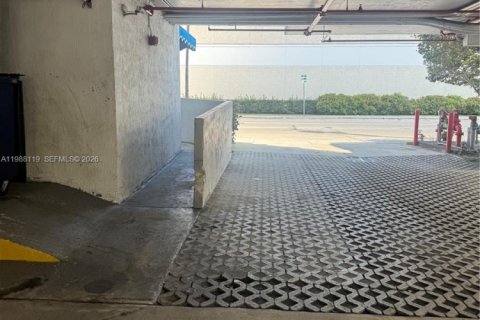 Apartamento en alquiler en Miami, Florida, 1 dormitorio, 83.61 m2 № 2051237 - foto 23