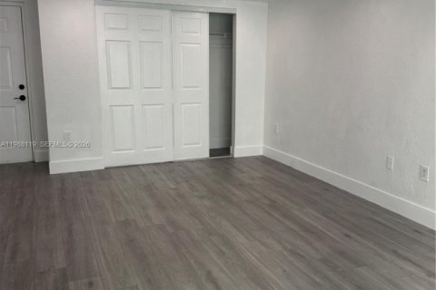 Apartamento en alquiler en Miami, Florida, 1 dormitorio, 83.61 m2 № 2051237 - foto 18