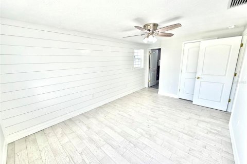 House in Tarpon Springs, Florida 3 bedrooms, 143.26 sq.m. № 2430612 - photo 22