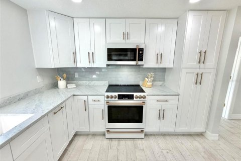 House in Tarpon Springs, Florida 3 bedrooms, 143.26 sq.m. № 2430612 - photo 16