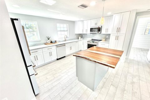 House in Tarpon Springs, Florida 3 bedrooms, 143.26 sq.m. № 2430612 - photo 15