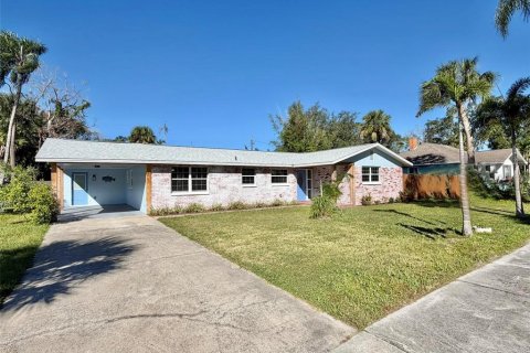 House in Tarpon Springs, Florida 3 bedrooms, 143.26 sq.m. № 2430612 - photo 3