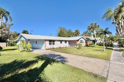 House in Tarpon Springs, Florida 3 bedrooms, 143.26 sq.m. № 2430612 - photo 4