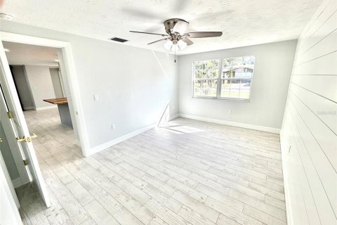 House in Tarpon Springs, Florida 3 bedrooms, 143.26 sq.m. № 2430612 - photo 25