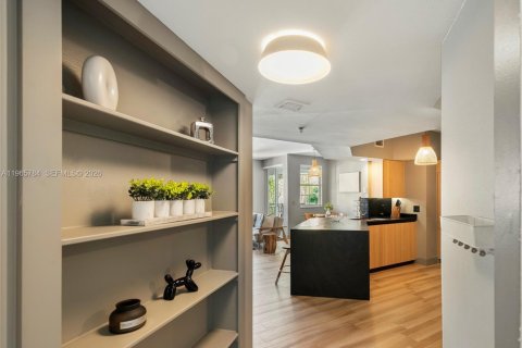 Condo in Aventura, Florida, 2 bedrooms  № 2027795 - photo 28