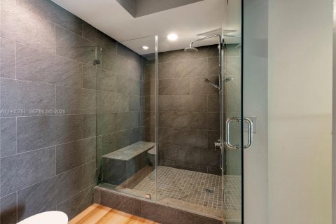 Condo in Aventura, Florida, 2 bedrooms  № 2027795 - photo 24