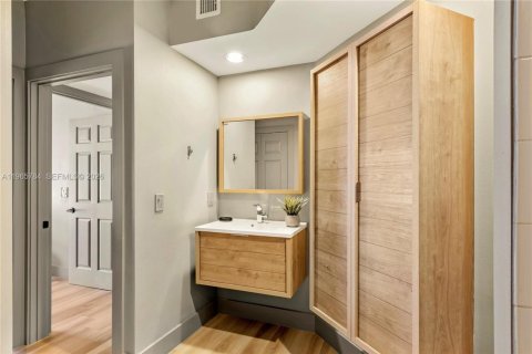 Condo in Aventura, Florida, 2 bedrooms  № 2027795 - photo 21