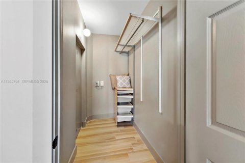 Condo in Aventura, Florida, 2 bedrooms  № 2027795 - photo 15