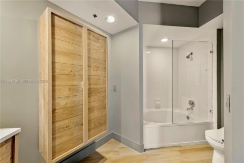 Condo in Aventura, Florida, 2 bedrooms  № 2027795 - photo 20