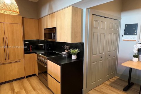 Condo in Aventura, Florida, 2 bedrooms  № 2027795 - photo 12