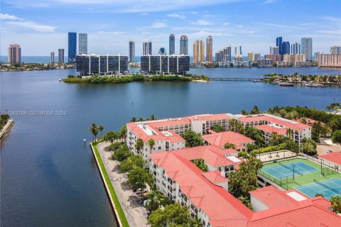 Condo in Aventura, Florida, 2 bedrooms  № 2027795 - photo 16