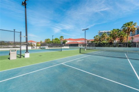 Condo in Aventura, Florida, 2 bedrooms  № 2027795 - photo 3