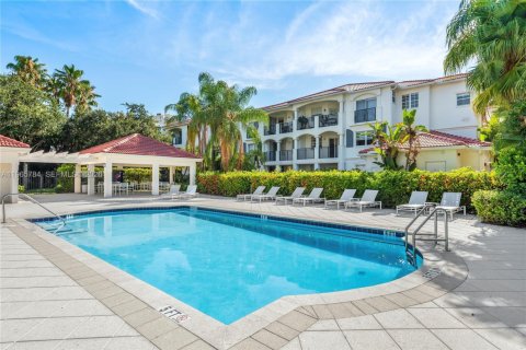 Condo in Aventura, Florida, 2 bedrooms  № 2027795 - photo 9