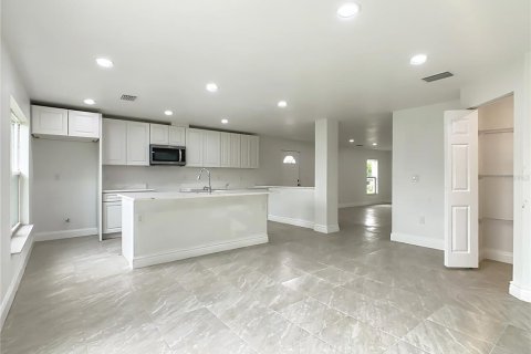 Casa en venta en Haines City, Florida, 4 dormitorios, 201.6 m2 № 1899513 - foto 8