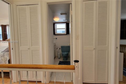 Снять в аренду таунхаус в Ки-Бискейн, Флорида 2 спальни, 96.8м2, № 1977470 - фото 12