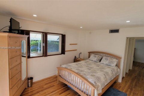 Снять в аренду таунхаус в Ки-Бискейн, Флорида 2 спальни, 96.8м2, № 1977470 - фото 7