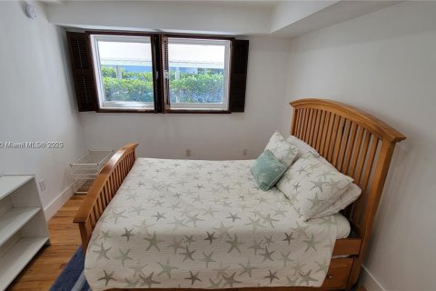 Снять в аренду таунхаус в Ки-Бискейн, Флорида 2 спальни, 96.8м2, № 1977470 - фото 9