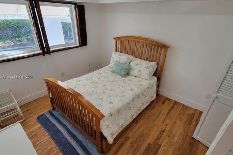 Снять в аренду таунхаус в Ки-Бискейн, Флорида 2 спальни, 96.8м2, № 1977470 - фото 11