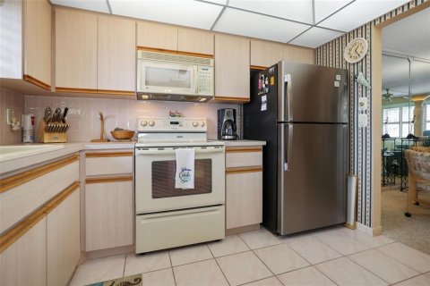 Condo in Saint Petersburg, Florida, 2 bedrooms  № 1768972 - photo 3
