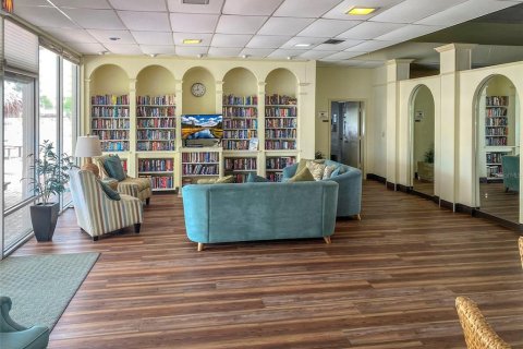 Condo in Saint Petersburg, Florida, 2 bedrooms  № 1768972 - photo 25