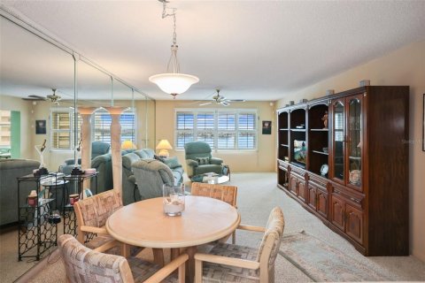 Condo in Saint Petersburg, Florida, 2 bedrooms  № 1768972 - photo 7