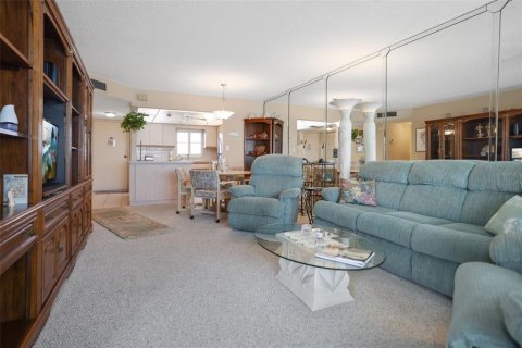 Condo in Saint Petersburg, Florida, 2 bedrooms  № 1768972 - photo 9