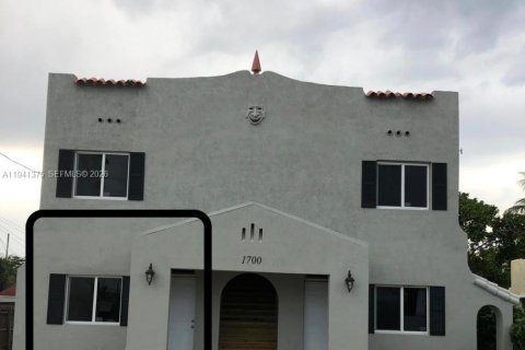 Снять в аренду виллу или дом в Майами, Флорида 2 спальни, 76.18м2, № 1998584 - фото 2