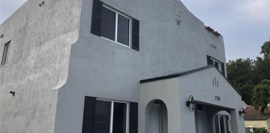 Дом в Майами, Флорида 2 спальни, 76.18м2 № 1998584