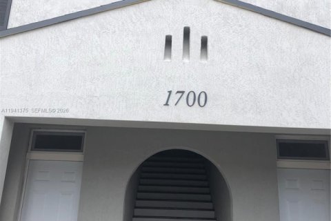 Снять в аренду виллу или дом в Майами, Флорида 2 спальни, 76.18м2, № 1998584 - фото 3