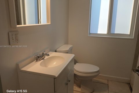 Снять в аренду виллу или дом в Майами, Флорида 2 спальни, 76.18м2, № 1998584 - фото 9