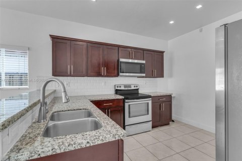 Casa en venta en Homestead, Florida, 3 dormitorios, 143.26 m2 № 2058913 - foto 11