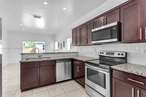 Casa en venta en Homestead, Florida, 3 dormitorios, 143.26 m2 № 2058913 - foto 12