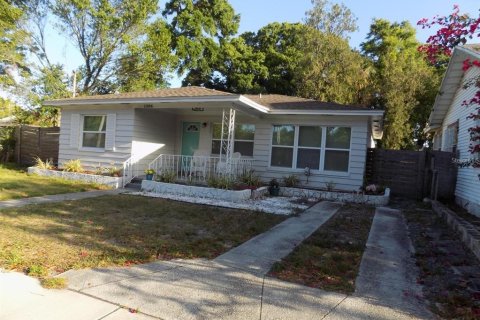 Villa ou maison à louer à Tampa, Floride: 4 chambres, 113.71 m2 № 2383786 - photo 2
