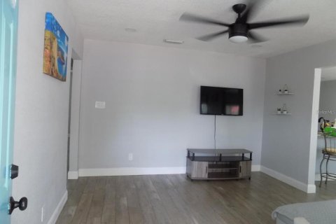 Villa ou maison à louer à Tampa, Floride: 4 chambres, 113.71 m2 № 2383786 - photo 10
