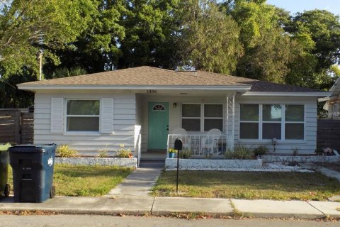 Villa ou maison à Tampa, Floride 4 chambres, 113.71 m2 № 2383786