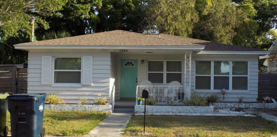 Villa ou maison à Tampa, Floride 4 chambres, 113.71 m2 № 2383786